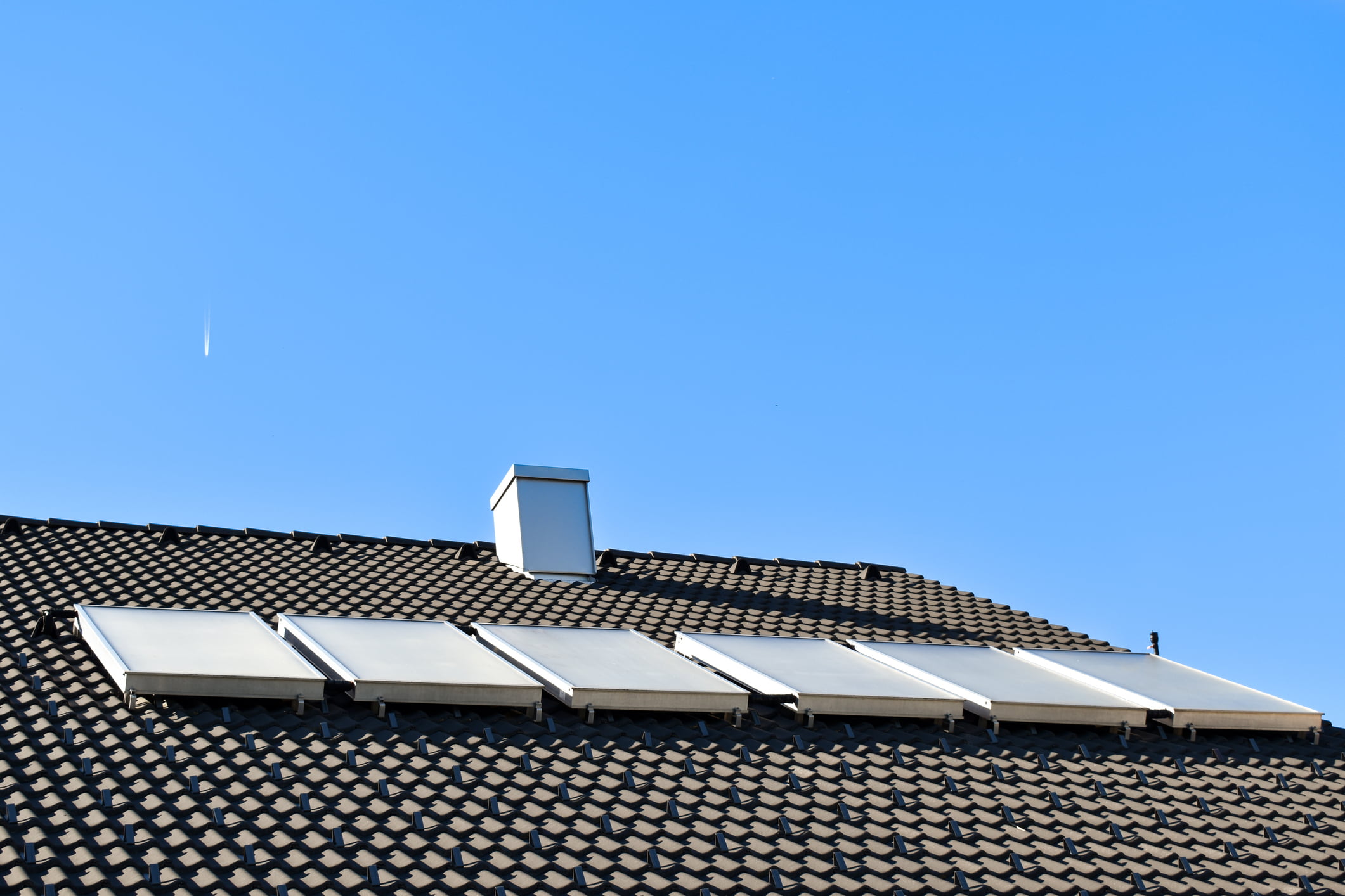 Solar water heating on roof using flat roof collectors